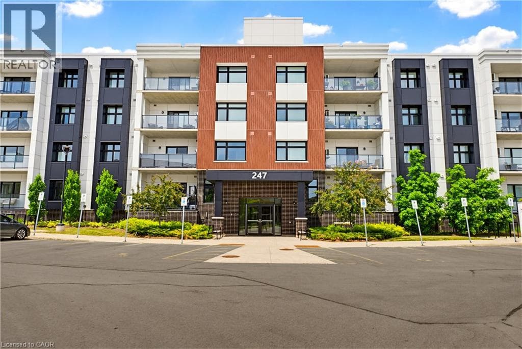 Apartment for sale at 247 GREY SILO Road Unit# 102, Carriage Crossing, Waterloo, Ontario, photo 2