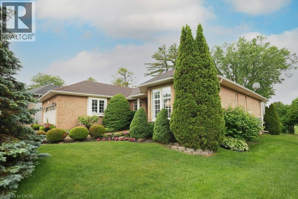 Detached for sale at 137 FOXBORO Drive, Wilmot, Ontario, photo 2