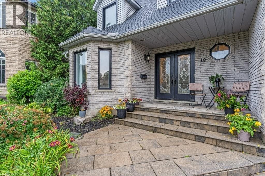 Detached for sale at 19 KENLEY Lane, Victoria Highlands, Cambridge, Ontario, photo 3