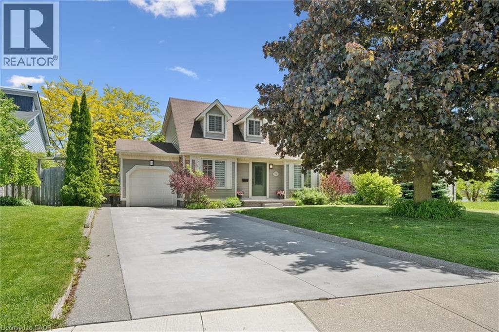 Detached for sale at 52 STIRLING MACGREGOR Drive, St Andrews Hills, Cambridge, Ontario, photo 2