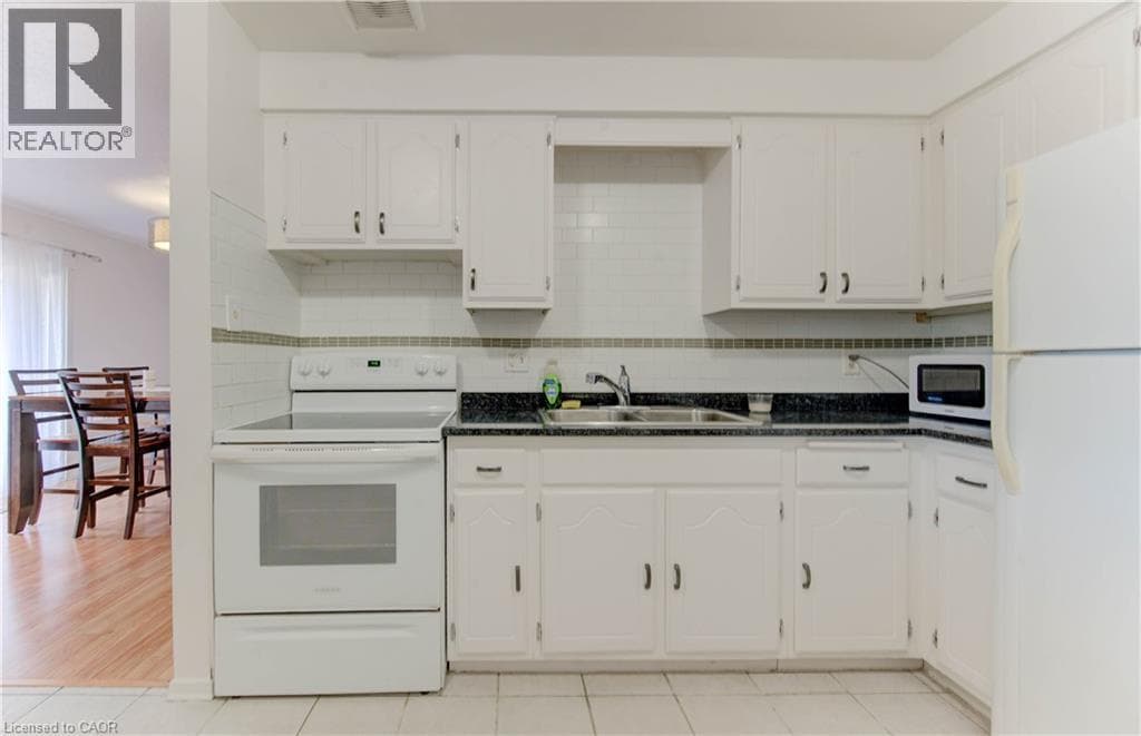 Townhouse for sale at 14 WILLIAMSBURG Road Unit# 47, Laurentian Hills, Kitchener, Ontario, photo 9