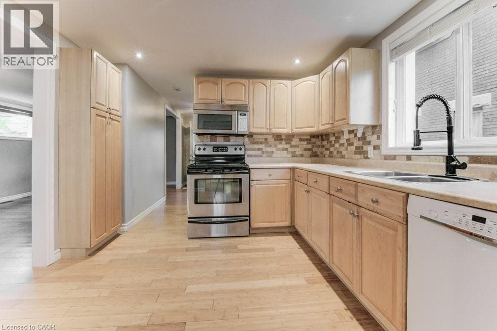 Detached for sale at 26 ST. LEGER Street, Civic Centre, Kitchener, Ontario, photo 12