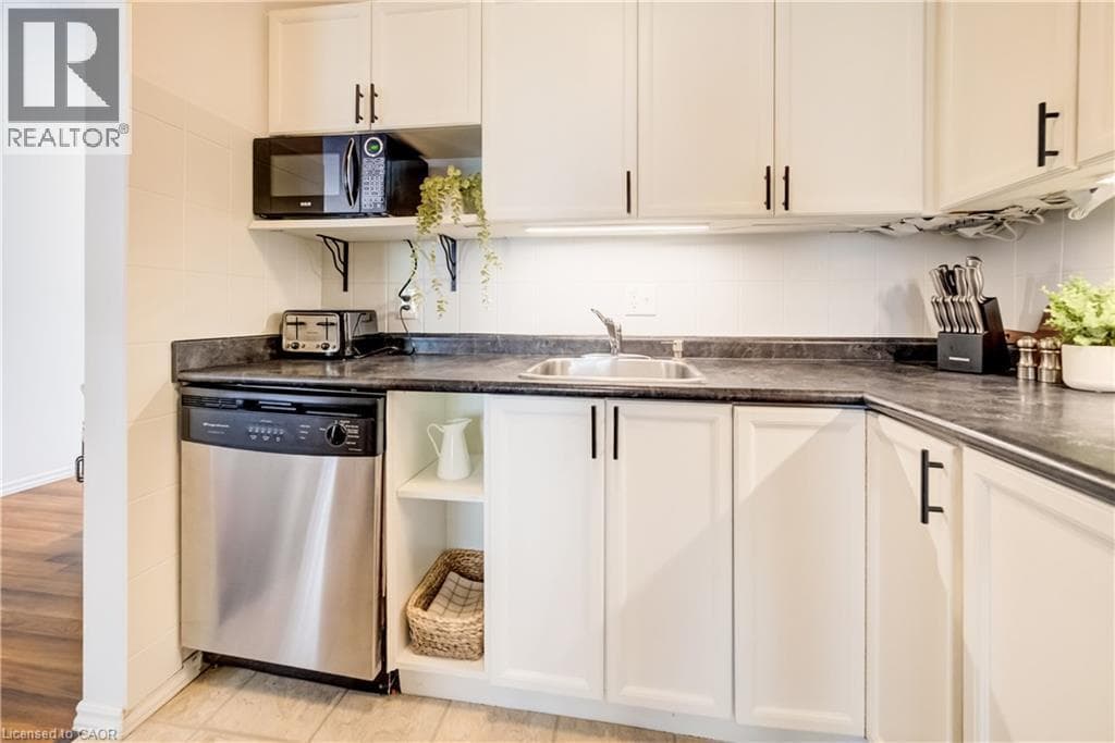 Townhouse for sale at 210 HIGHLAND Crescent Unit# 11, Victoria Hills, Kitchener, Ontario, photo 13