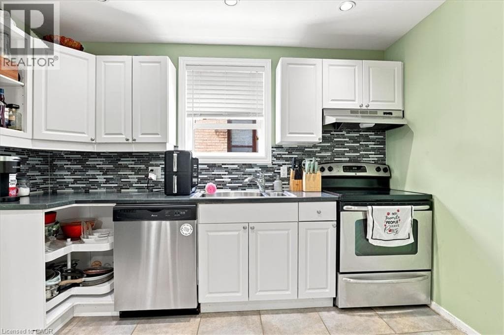 Multi-family for sale at 406 DUKE Street W, Mt. Hope Huron Park, Kitchener, Ontario, photo 4