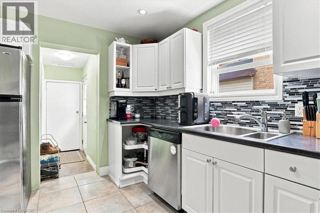 Multi-family for sale at 406 DUKE Street W, Mt. Hope Huron Park, Kitchener, Ontario, photo 5