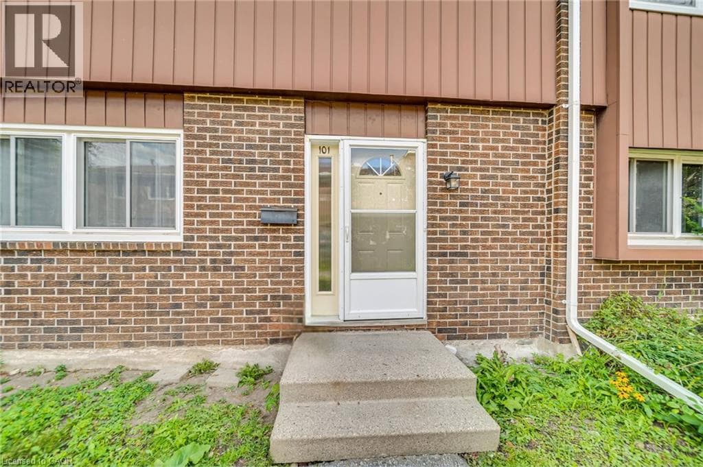 Townhouse for sale at 121 UNIVERSITY Avenue E Unit# 101, Village on the Green, Waterloo, Ontario, photo 2