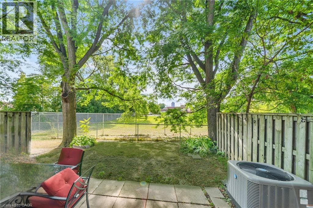 Townhouse for sale at 121 UNIVERSITY Avenue E Unit# 101, Village on the Green, Waterloo, Ontario, photo 33