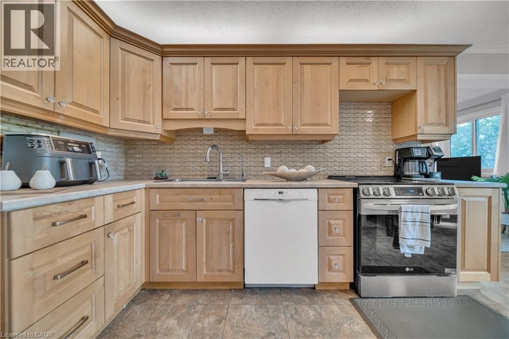 Townhouse for sale at 121 UNIVERSITY Avenue E Unit# 101, Village on the Green, Waterloo, Ontario, photo 10
