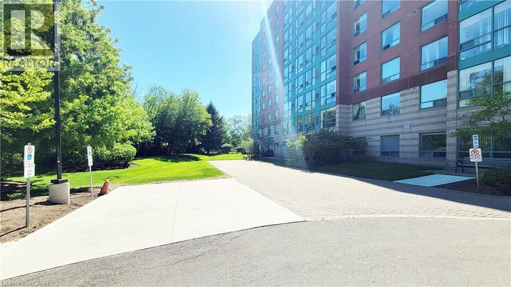 Apartment for sale at 55 BLUE SPRINGS Drive Unit# 302, Lincoln Heights, Waterloo, Ontario, photo 3