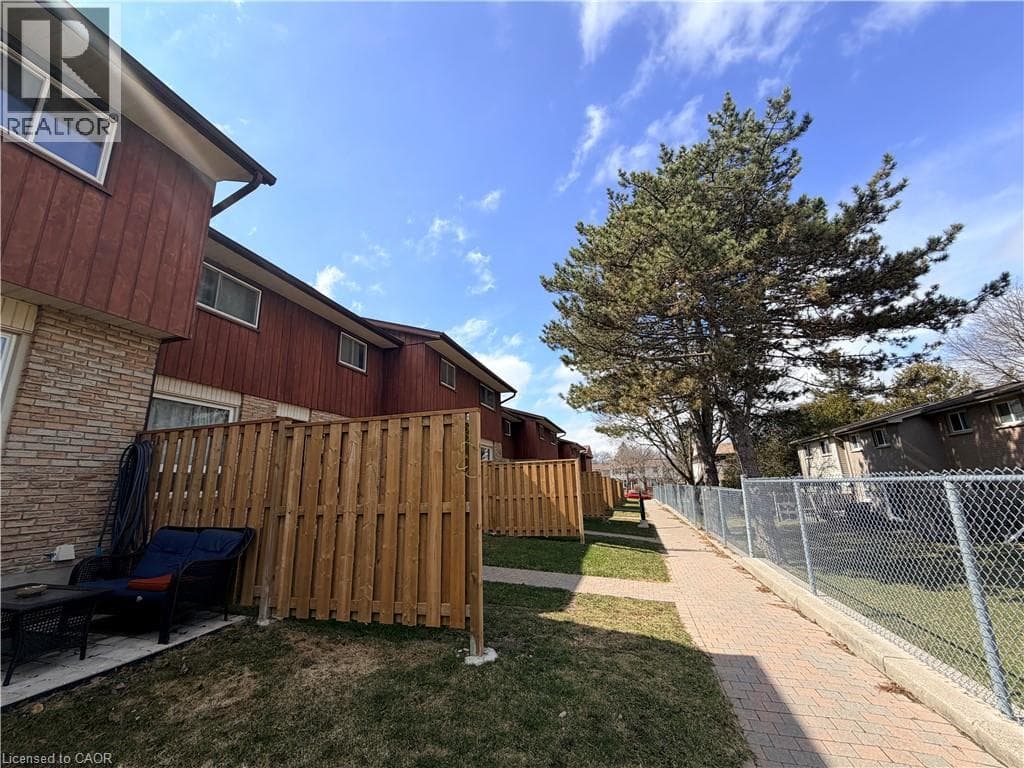 Townhouse for sale at 249 CEDARBRAE Avenue Unit# 1, Lakeshore South, Waterloo, Ontario, photo 5