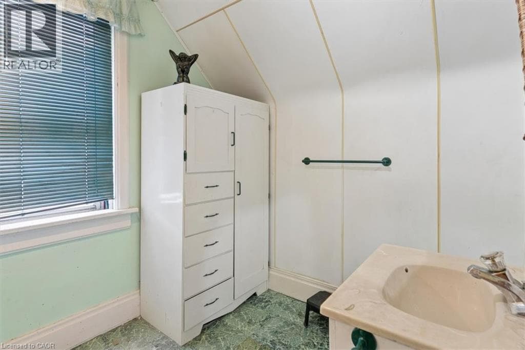 Detached for sale at 427 DUKE Street W, Mt. Hope Huron Park, Kitchener, Ontario, photo 19