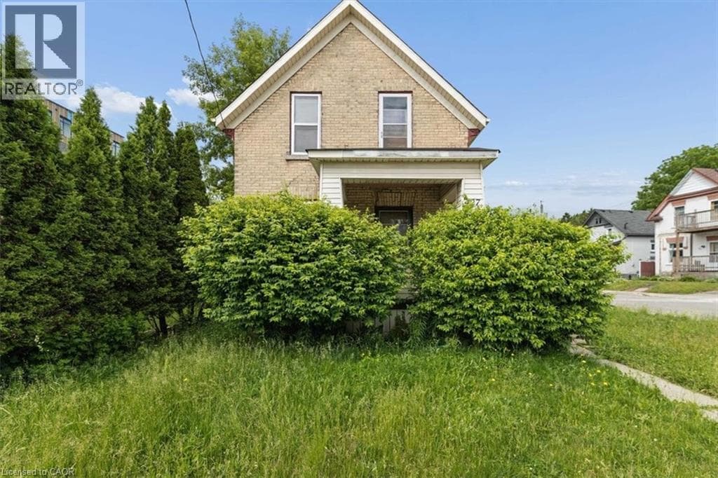 Detached for sale at 427 DUKE Street W, Mt. Hope Huron Park, Kitchener, Ontario, photo 2