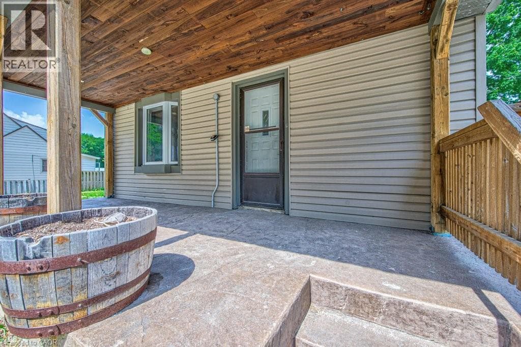 Detached for sale at 84 FRANKLIN Street S, Vanier, Kitchener, Ontario, photo 2