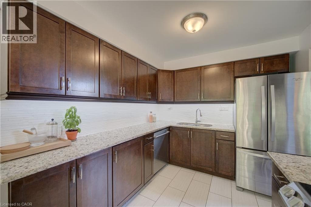 Townhouse for sale at 375 HOLIDAY INN Drive Unit# 9, Centennial, Cambridge, Ontario, photo 10