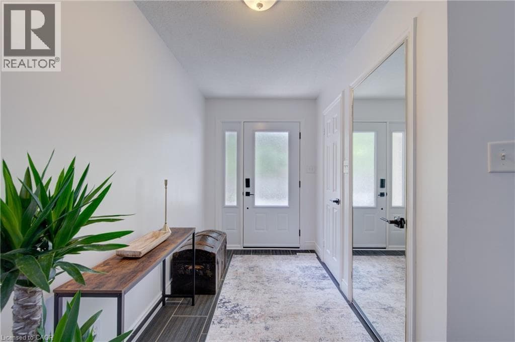 Townhouse for sale at 375 HOLIDAY INN Drive Unit# 9, Centennial, Cambridge, Ontario, photo 3