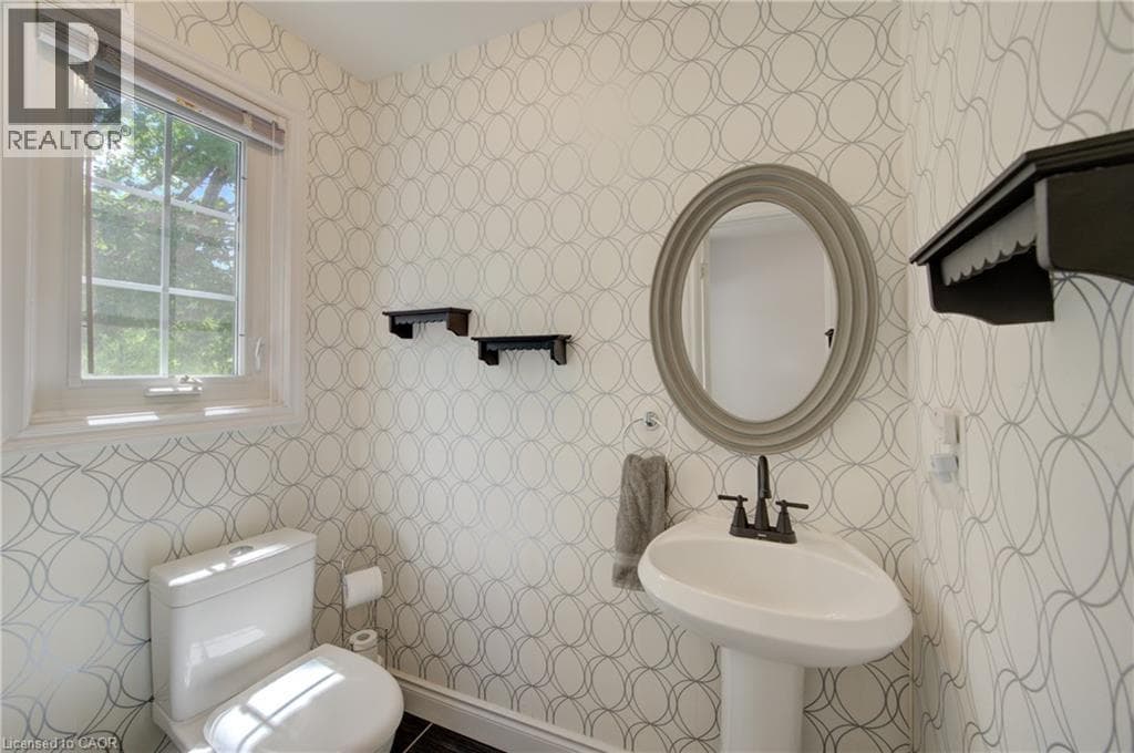 Townhouse for sale at 375 HOLIDAY INN Drive Unit# 9, Centennial, Cambridge, Ontario, photo 4