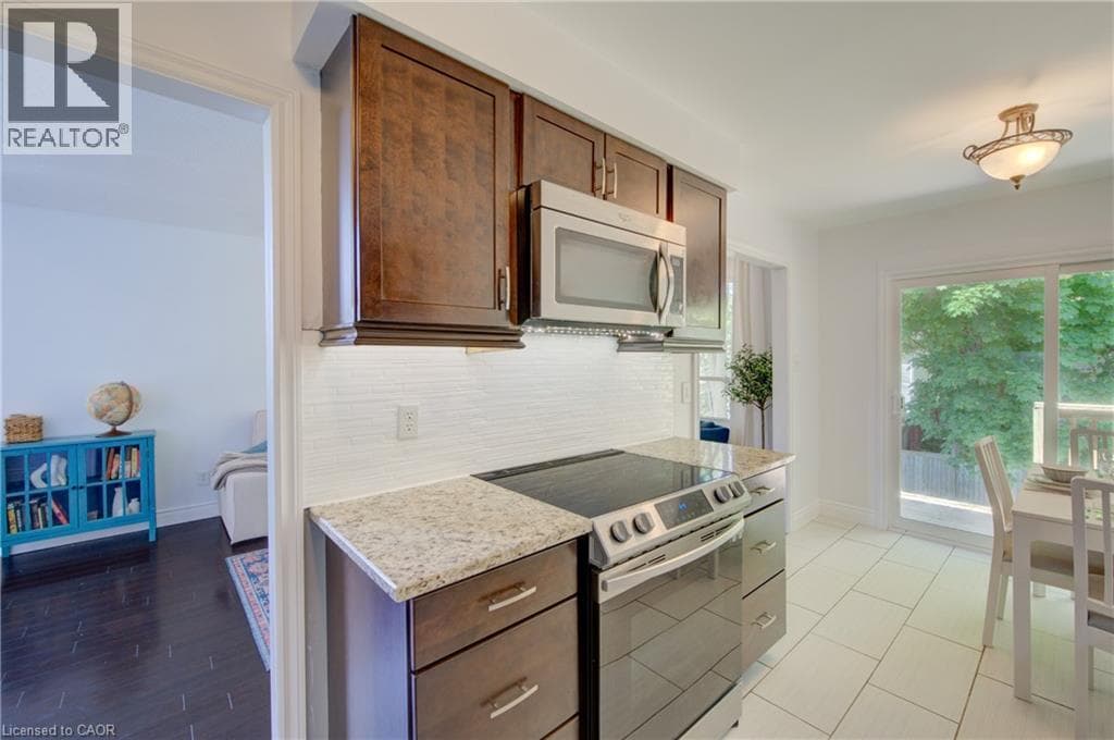 Townhouse for sale at 375 HOLIDAY INN Drive Unit# 9, Centennial, Cambridge, Ontario, photo 12