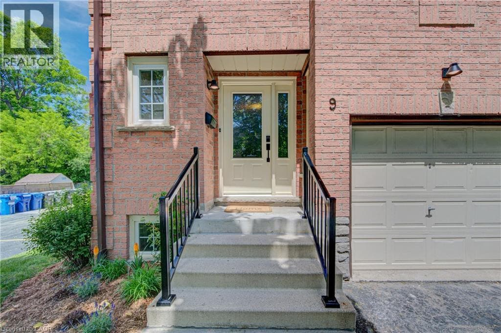 Townhouse for sale at 375 HOLIDAY INN Drive Unit# 9, Centennial, Cambridge, Ontario, photo 2
