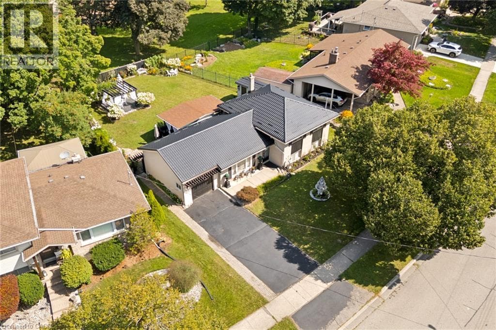 Detached for sale at 285 STONYBROOK Drive, Meinzinger Park-Lakeside, Kitchener, Ontario, photo 2