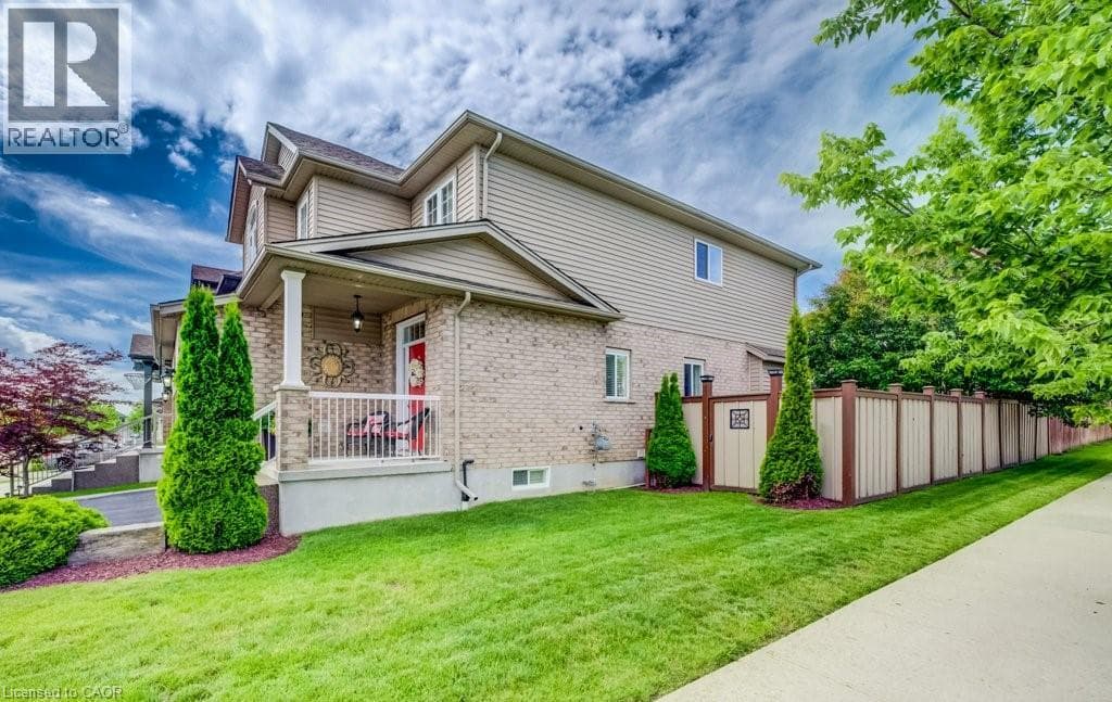 Detached for sale at 300 WATERVALE Crescent, Grand River South, Kitchener, Ontario, photo 3