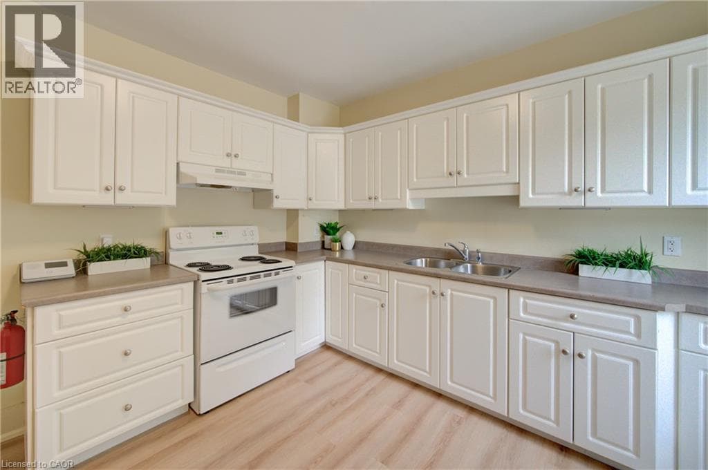 Semi-detached for sale at 9 SALISBURY Avenue, Downtown Galt, Cambridge, Ontario, photo 13