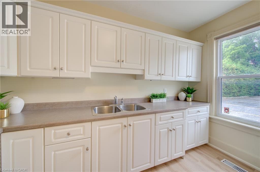 Semi-detached for sale at 9 SALISBURY Avenue, Downtown Galt, Cambridge, Ontario, photo 14