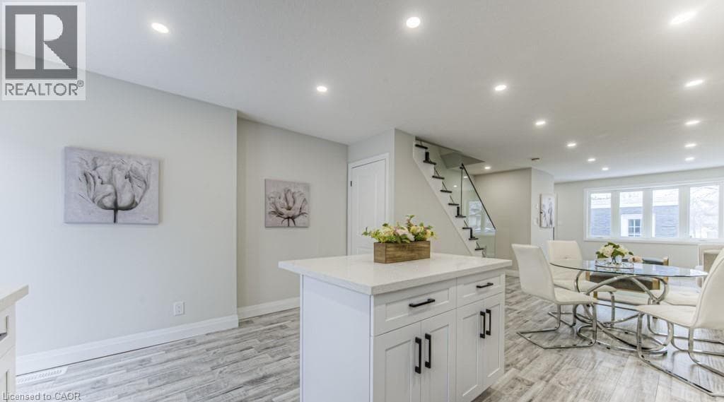 Semi-detached for sale at 152 OVERLEA Drive, Forest Hill, Kitchener, Ontario, photo 4