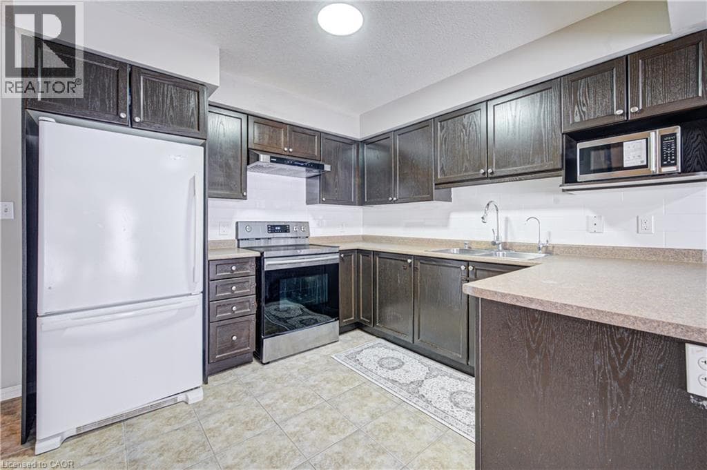 Townhouse for sale at 300 FALLOWFIELD Drive Unit# 21, Country Hills East, Kitchener, Ontario, photo 9