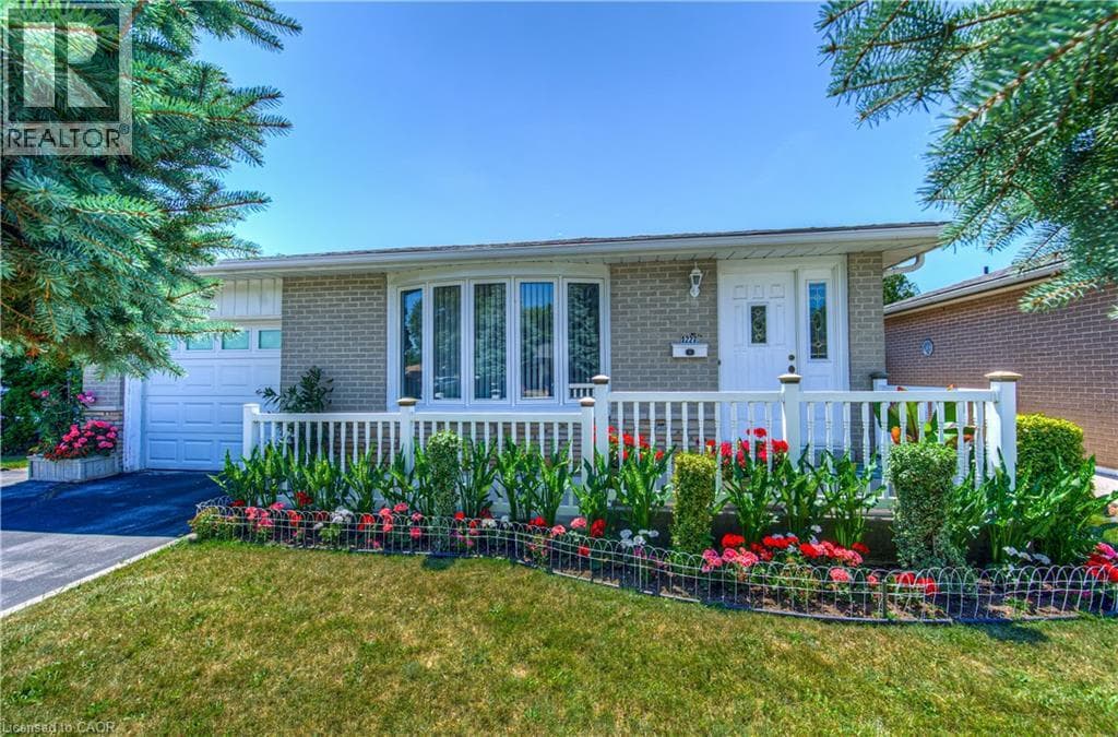 Detached for sale at 1227 VALENTINE Drive, Langs Farm, Cambridge, Ontario, photo 2