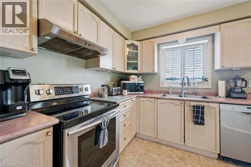 Detached for sale at 240 HILLTOP Drive, Ayr, North Dumfries, Ontario, photo 8