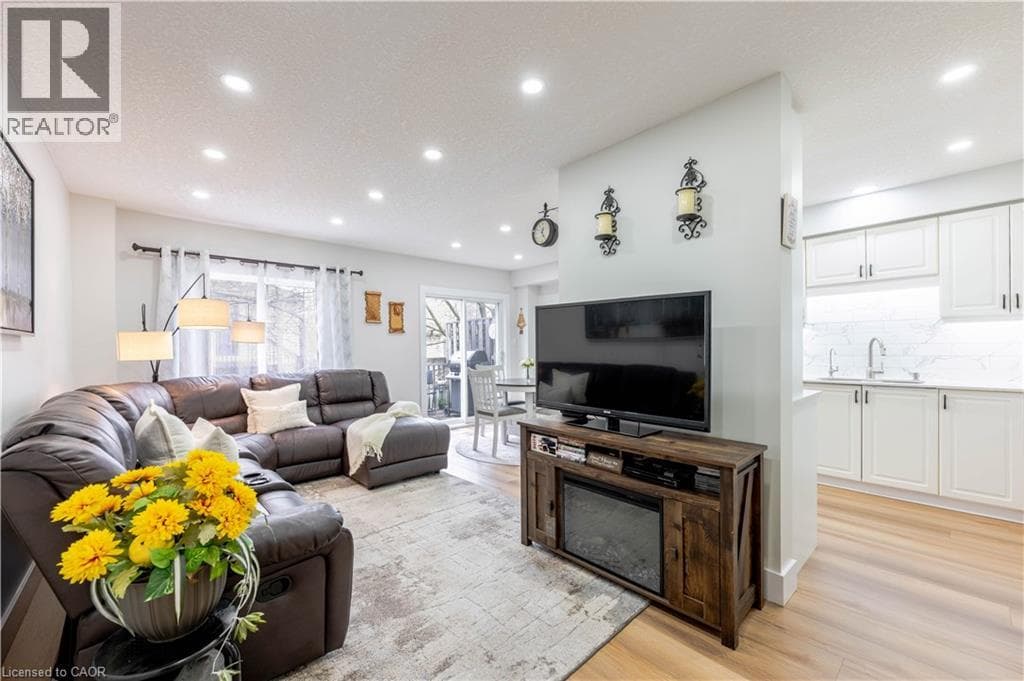 Townhouse for sale at 185 HIGHLAND Crescent Unit# 2, Victoria Hills, Kitchener, Ontario, photo 7