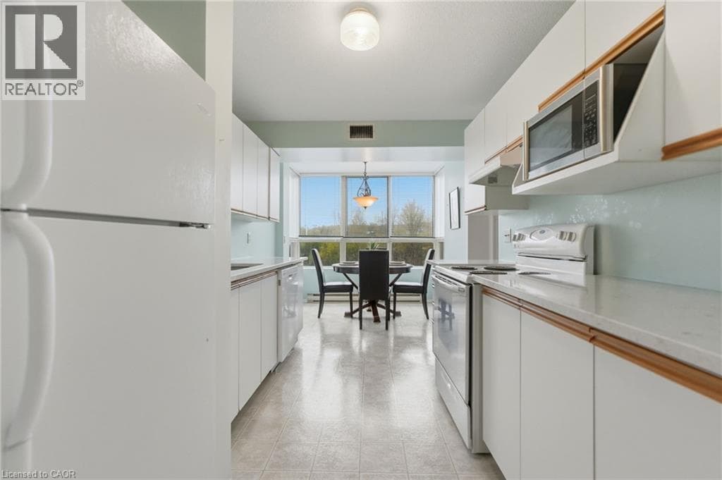 Apartment for sale at 30 BLUE SPRINGS Drive Unit# 215, Lincoln Heights, Waterloo, Ontario, photo 11