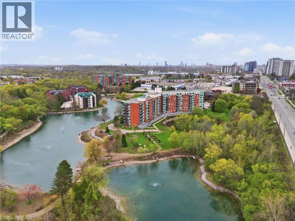 Apartment for sale at 30 BLUE SPRINGS Drive Unit# 215, Lincoln Heights, Waterloo, Ontario, photo 3