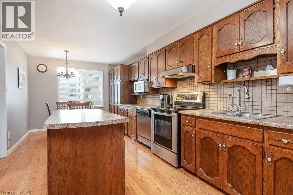 Detached for sale at 108 QUEENSWAY Drive, St. Jacobs, Woolwich, Ontario, photo 16
