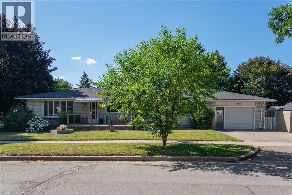 Detached for sale at 6 STRATHCONA Crescent, Heritage Park, Kitchener, Ontario, photo 2