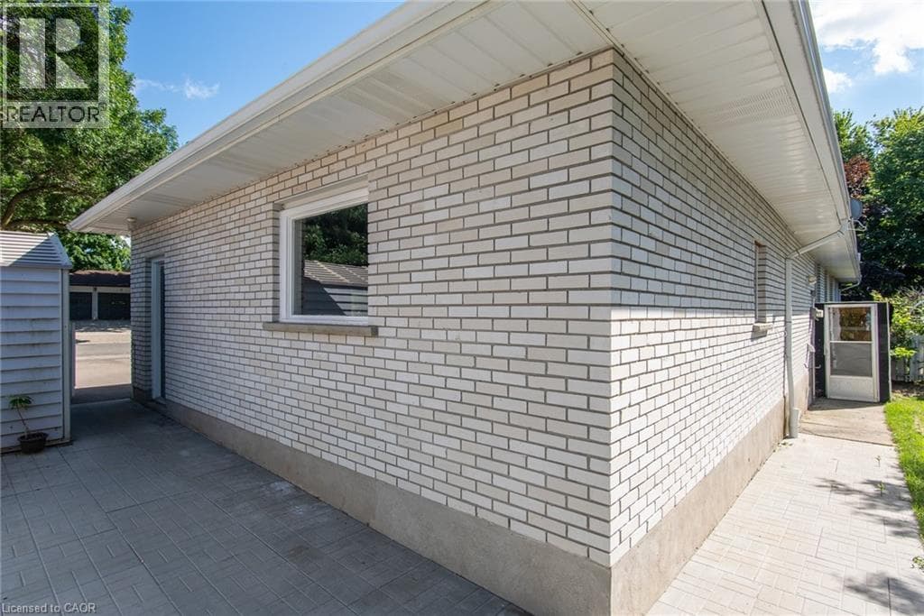 Detached for sale at 6 STRATHCONA Crescent, Heritage Park, Kitchener, Ontario, photo 5