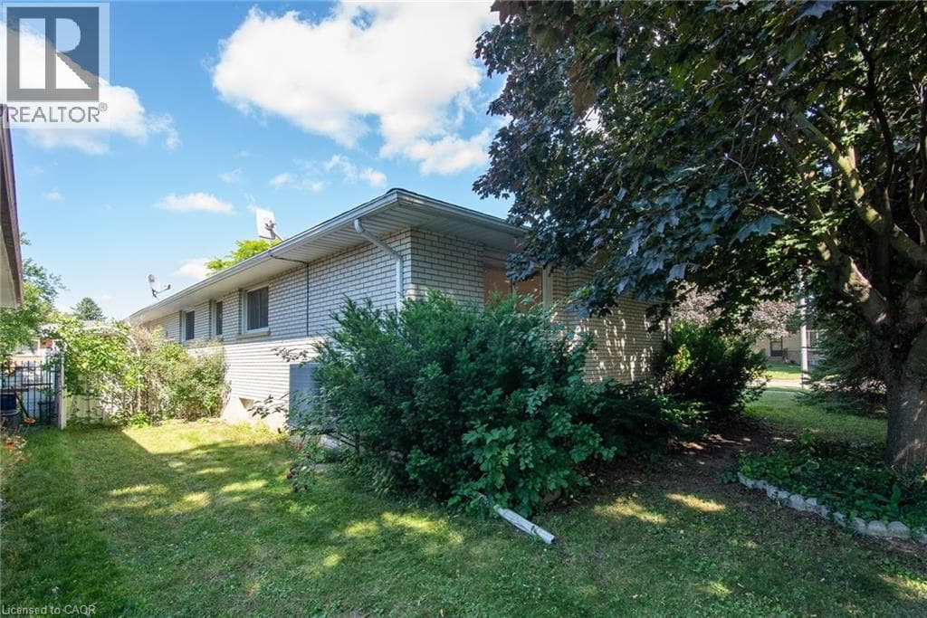 Detached for sale at 6 STRATHCONA Crescent, Heritage Park, Kitchener, Ontario, photo 7