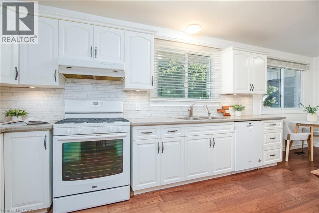 Detached for sale at 6 STRATHCONA Crescent, Heritage Park, Kitchener, Ontario, photo 13