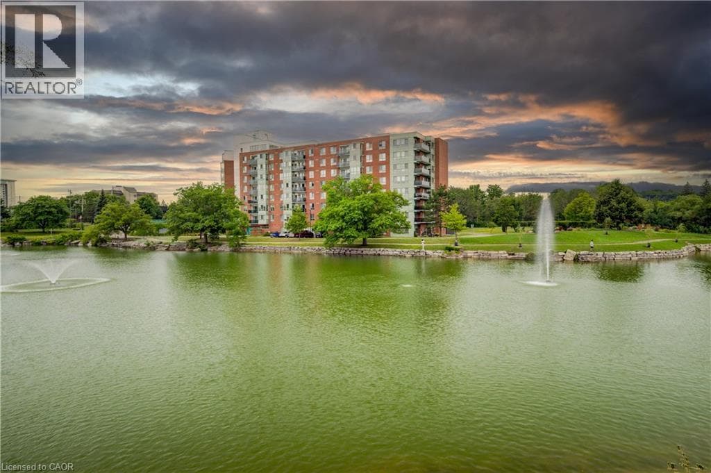 Apartment for sale at 30 BLUE SPRINGS Drive Unit# PH14, Lincoln Heights, Waterloo, Ontario, photo 2