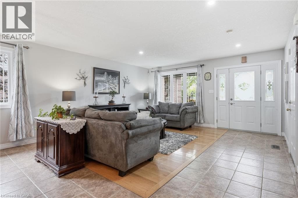 Detached for sale at 125 LANGLAW Drive, Southview, Cambridge, Ontario, photo 5