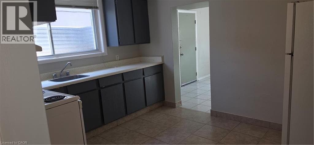 Multi-family for sale at 18 HIGH Street, Sugarbush Park, Waterloo, Ontario, photo 3
