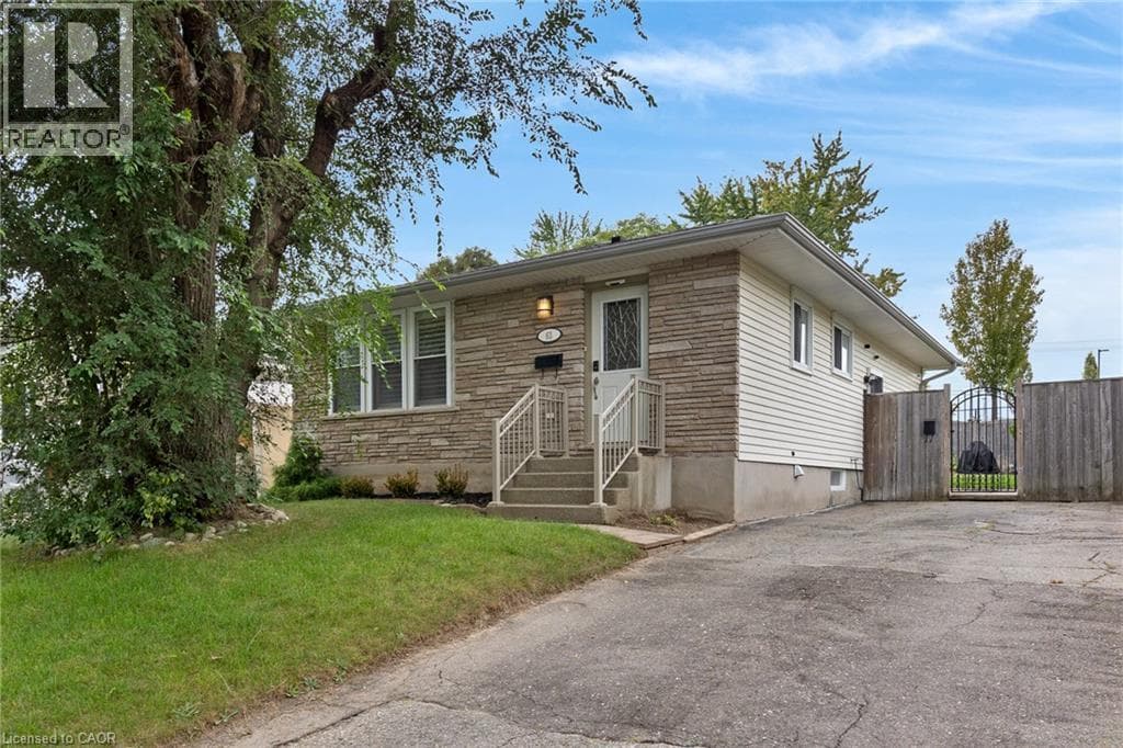 Detached for sale at 63 CEDARHILL Crescent, Country Hills, Kitchener, Ontario, photo 2