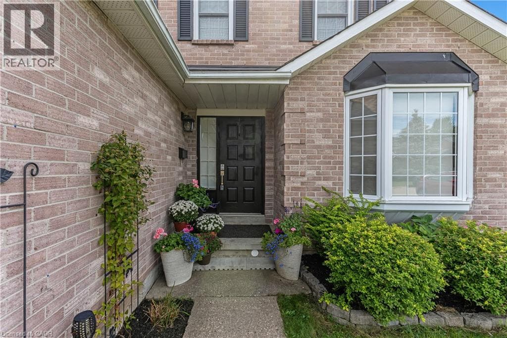 Detached for sale at 51 BAYNE Crescent, Shades Mills, Cambridge, Ontario, photo 2