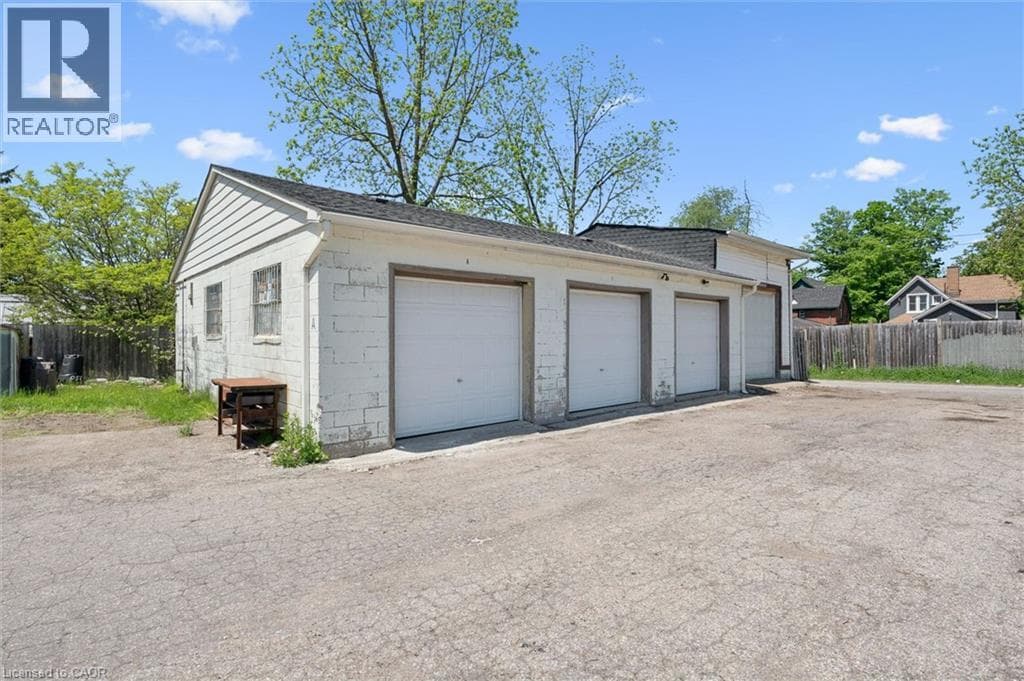 Multi-family for sale at 202 BREITHAUPT Street, Mt. Hope Huron Park, Kitchener, Ontario, photo 8