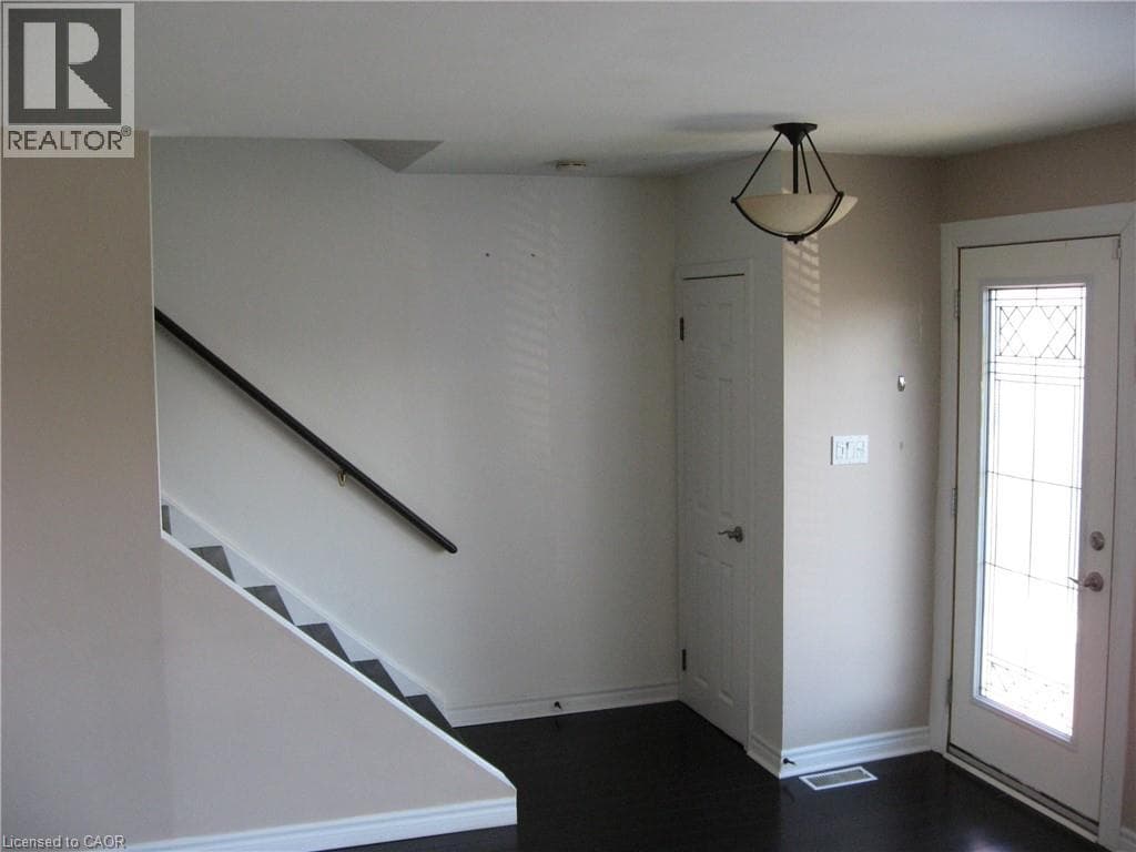Semi-detached for sale at 124 AVALON Place, Meinzinger Park-Lakeside, Kitchener, Ontario, photo 2