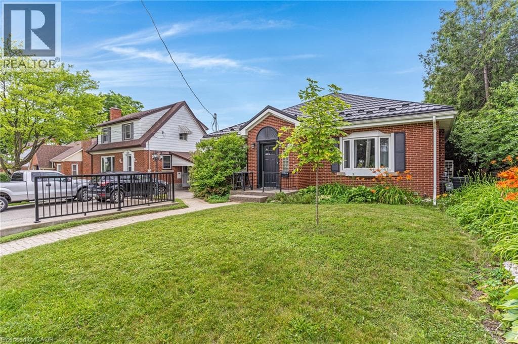 Multi-family for sale at 805 ROCKWAY Drive, Rockway, Kitchener, Ontario, photo 2