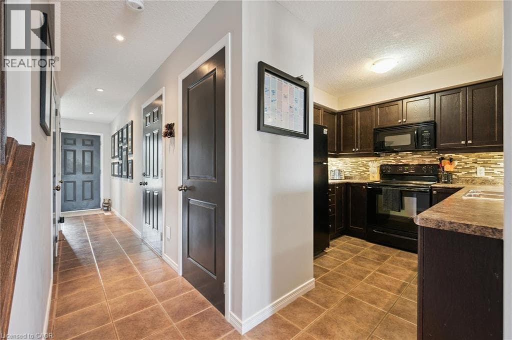 Townhouse for sale at 915 ZELLER Crescent, Grand River South, Kitchener, Ontario, photo 9