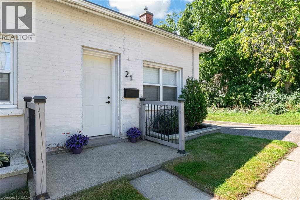 Semi-detached for sale at 21 CEDAR Street, St Andrews Hills, Cambridge, Ontario, photo 3