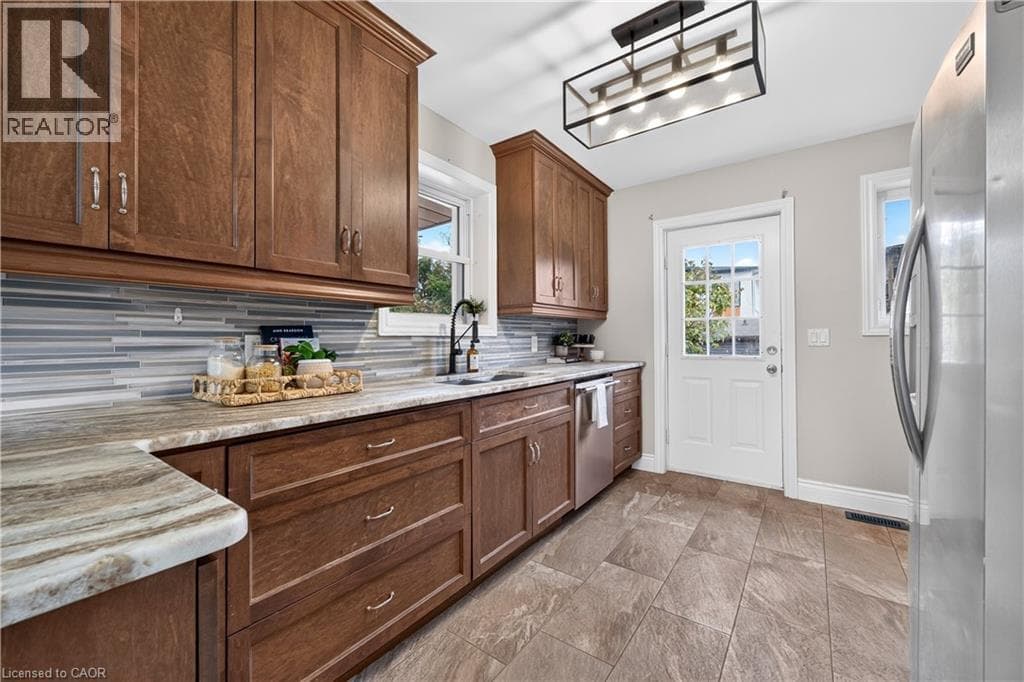 Detached for sale at 176 AVALON Place, Meinzinger Park-Lakeside, Kitchener, Ontario, photo 3