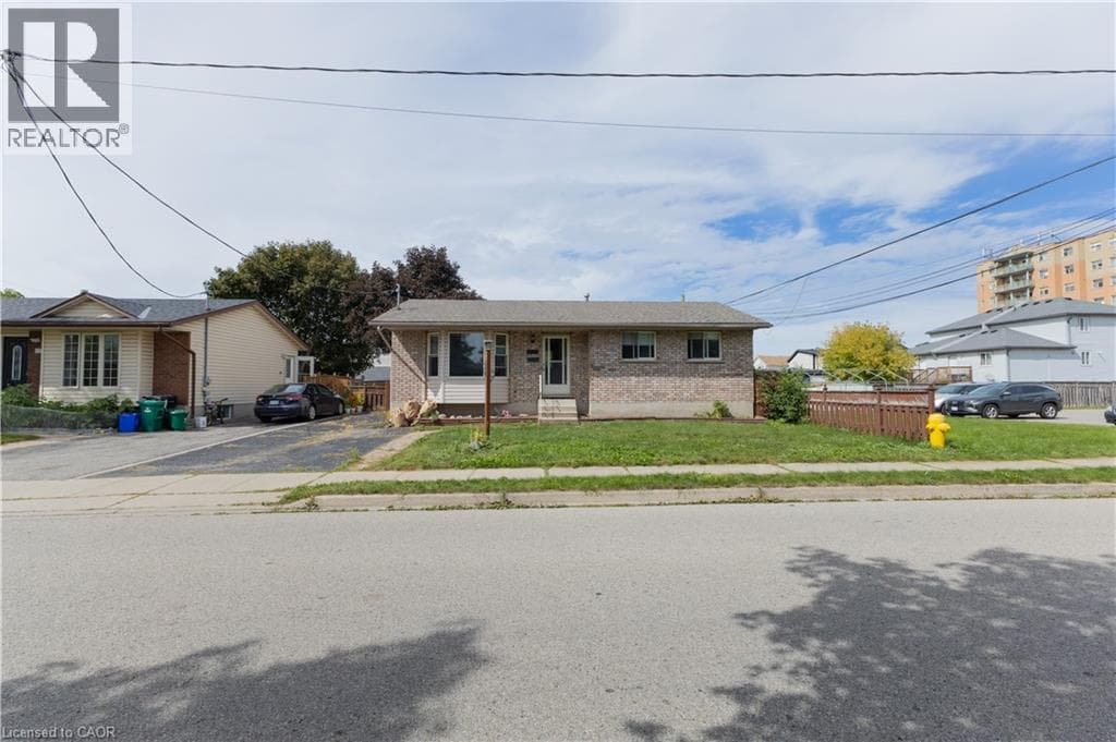 Detached for sale at 120 UNION Street S, Central Park, Cambridge, Ontario, photo 2